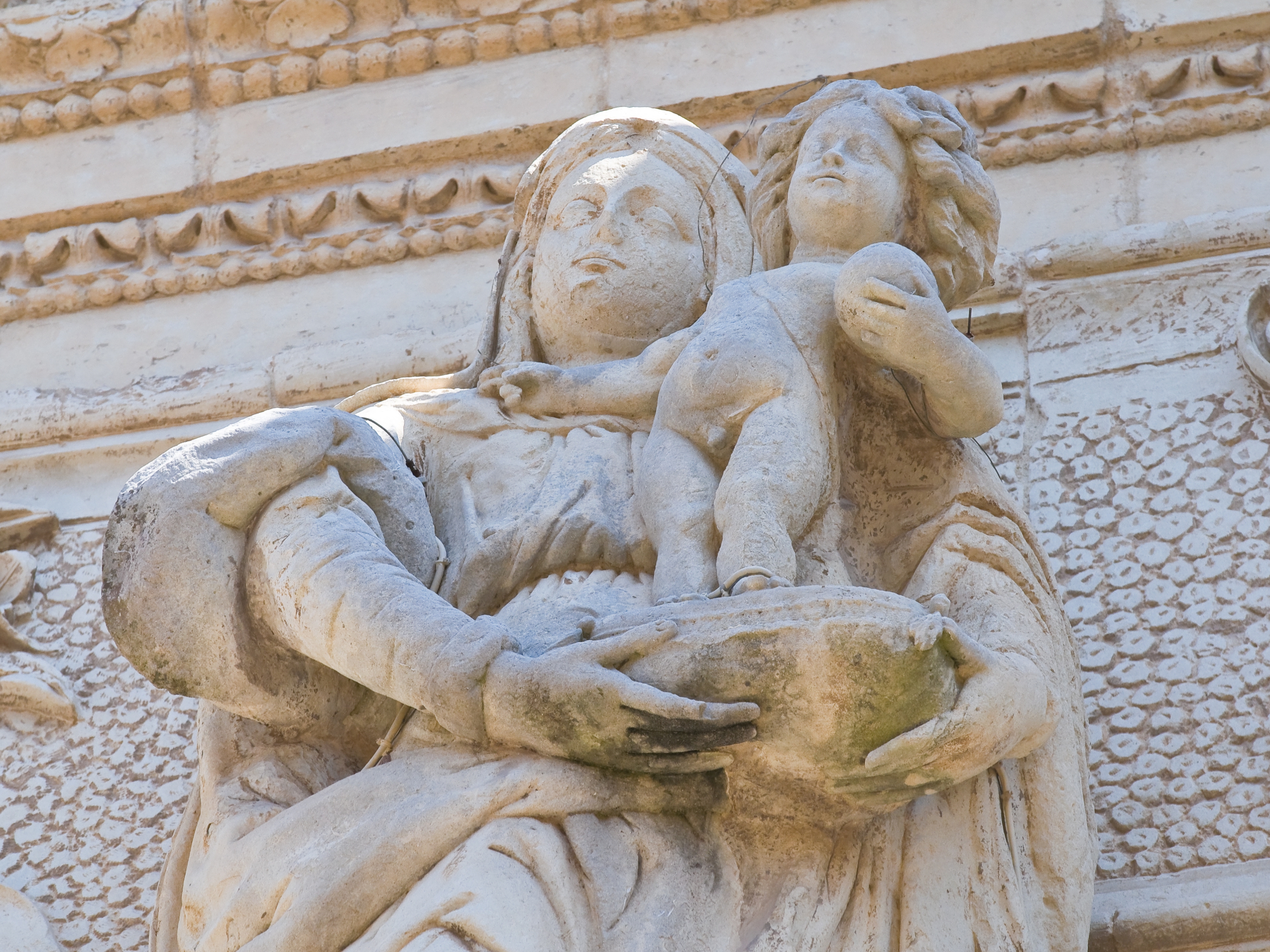 Detail of the sculptures of the Basilica of Santa Croce